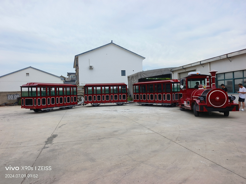 無軌小火車-景區(qū)交貨 無軌小火車-景區(qū)交貨